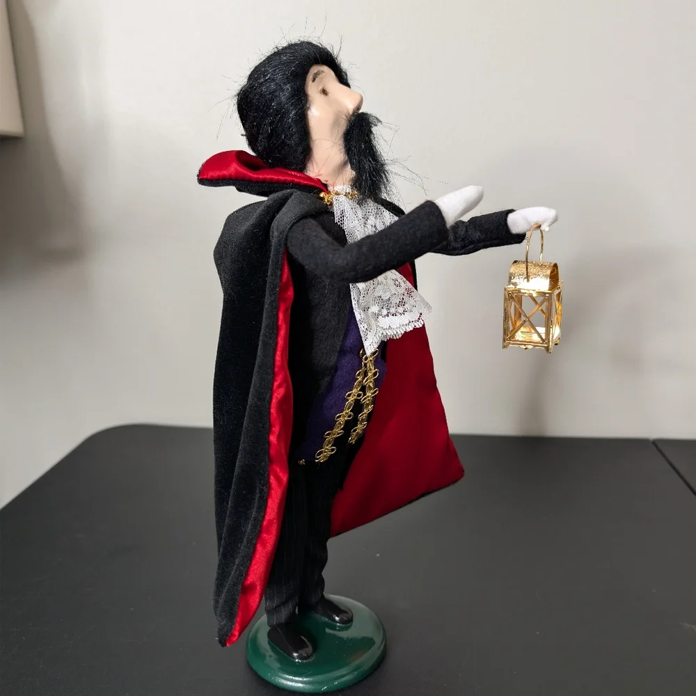 Buyers' Choice Count Dracula Caroler Figurine With Lantern - Picture 5 of 8